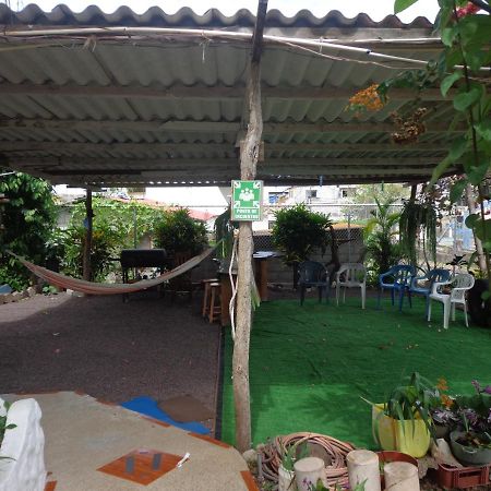 Hostal Nathaly Puerto Baquerizo Moreno Exterior photo